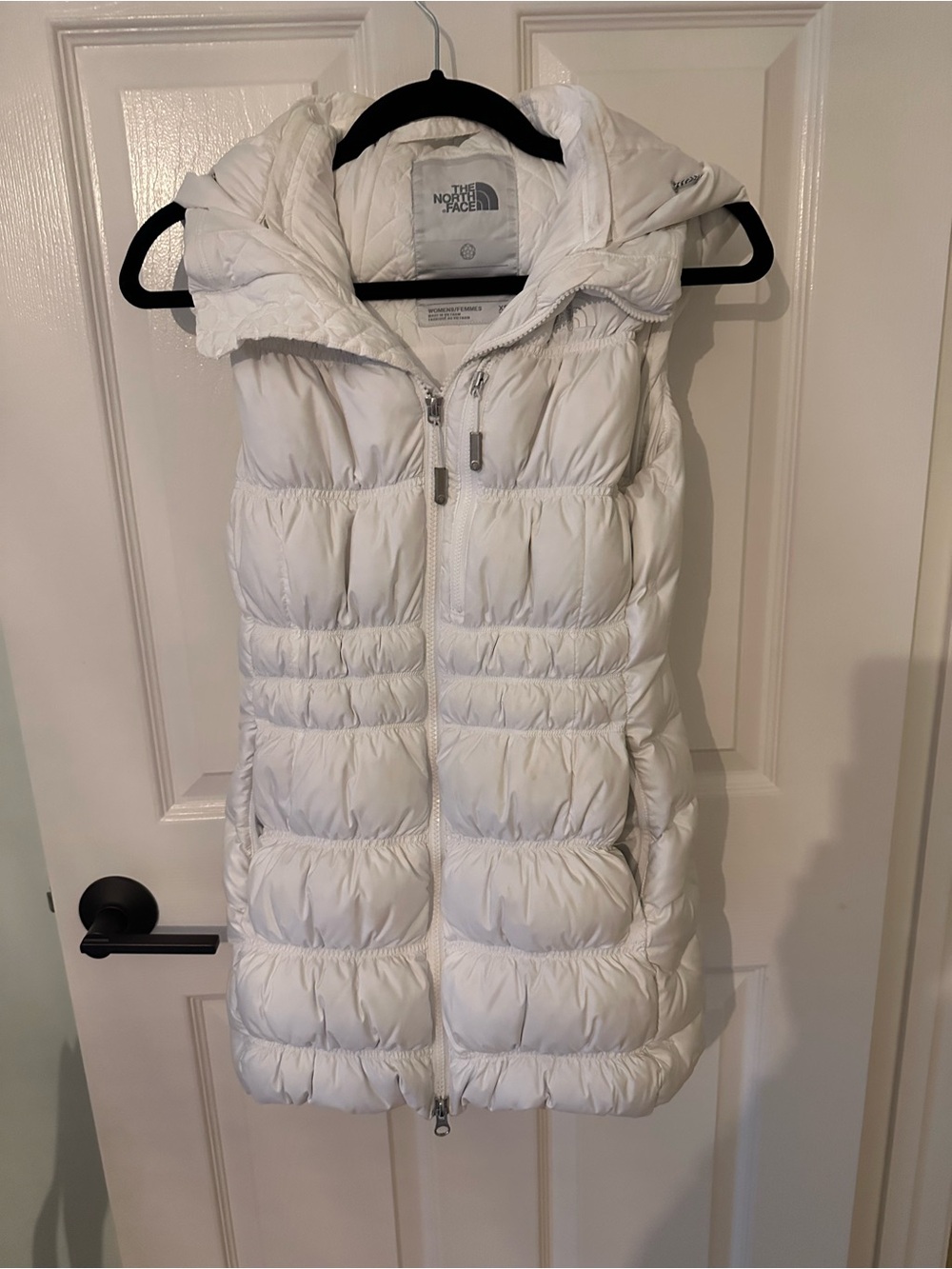 The North Face Women’s White Long Puffer Vest – XS